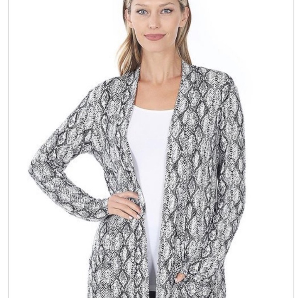 Snakeskin cardigan open cover top grey white